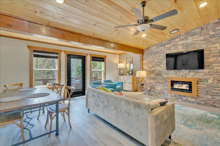 View of Luxury Cabins: Secluded Mountain Rentals for Families | Honey Bear ...
