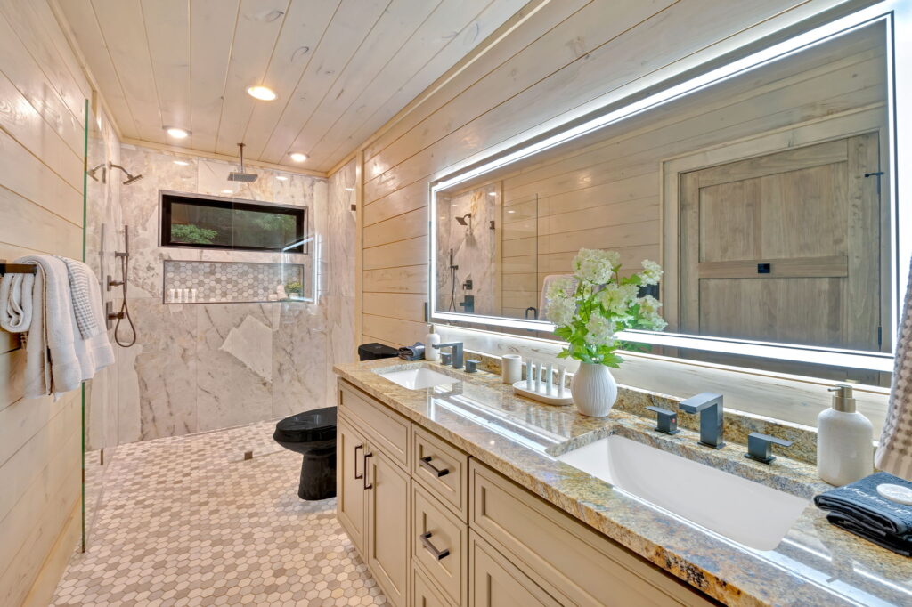 Full bathroom 1