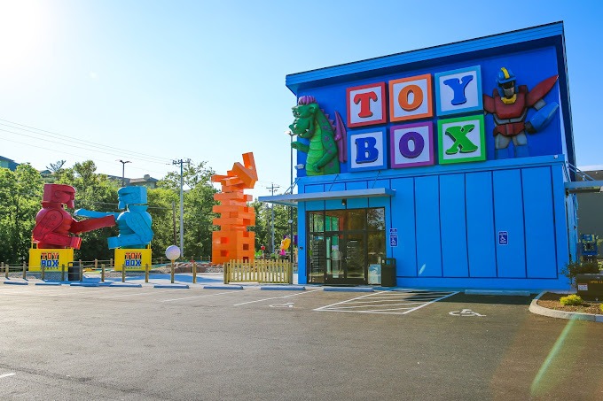 Toy Box Mini Golf