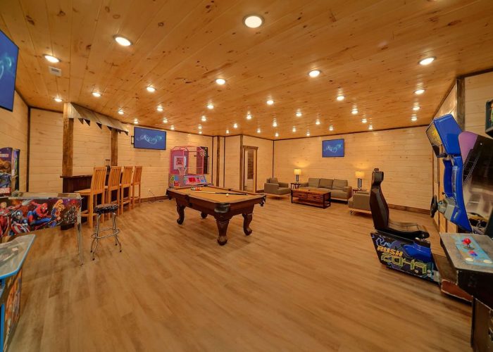 6 bedroom cabin game room with pool table