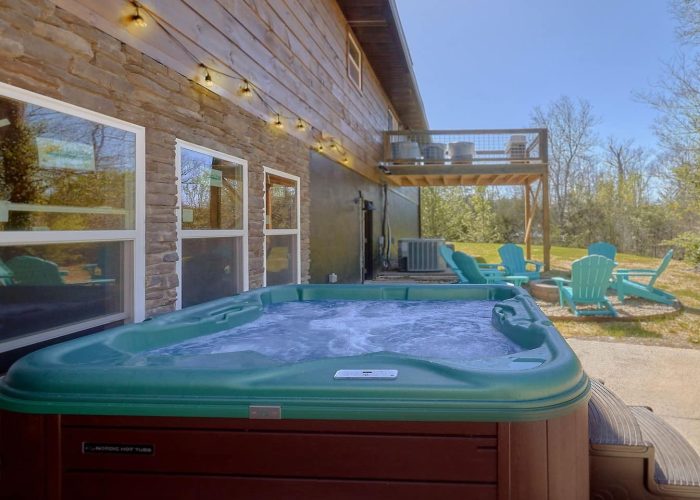 6 bedroom luxury cabin with private hot tub