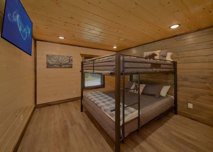 6 bedroom rental cabin for 20 guests