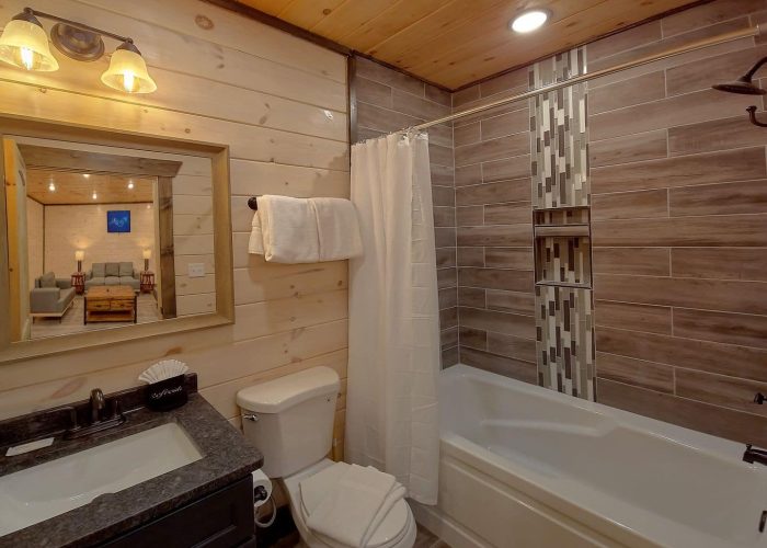 Premium 6 bedroom cabin rental with 6 bathrooms