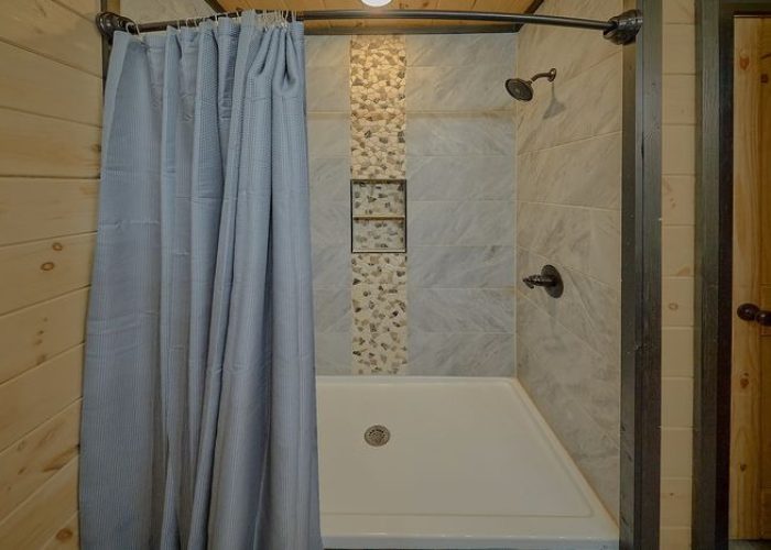 Private bathroom in rustic 5 bedroom cabin