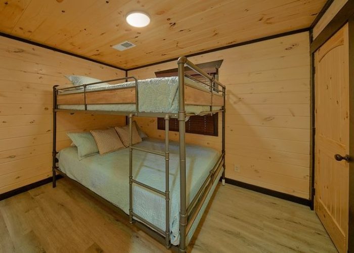 5 bedroom cabin rental with twin bunk beds