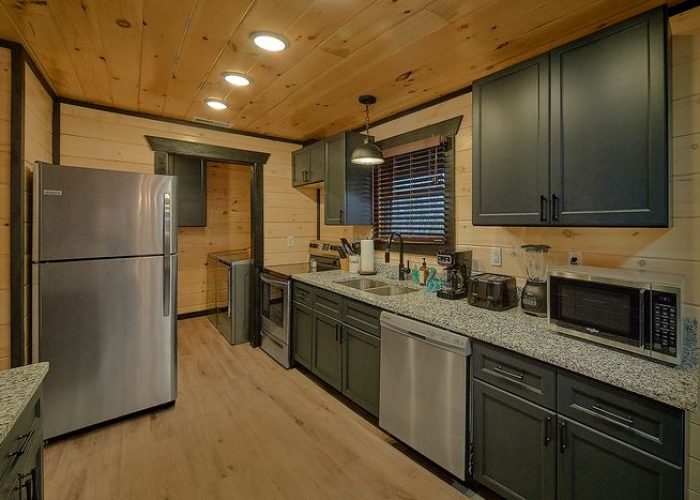 5 bedroom cabin with fully furnished kitchen