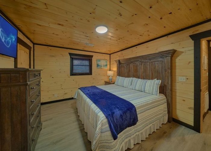 5 bedroom cabin rental with 2 Master Bedrooms