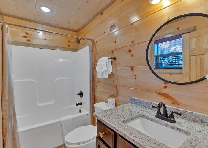 Rental cabin with 6 bedrooms and 6 full baths