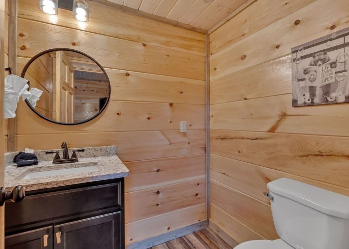 6 bedroom cabin with 6 and a half baths