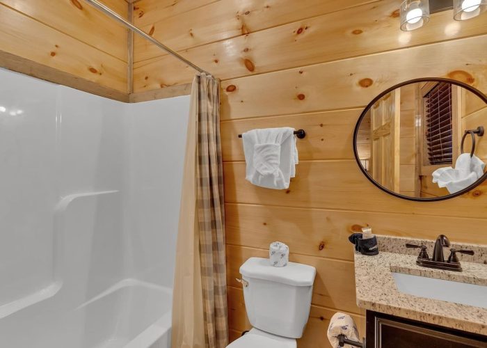 6 bedroom Gatlinburg rental cabin with 6 baths