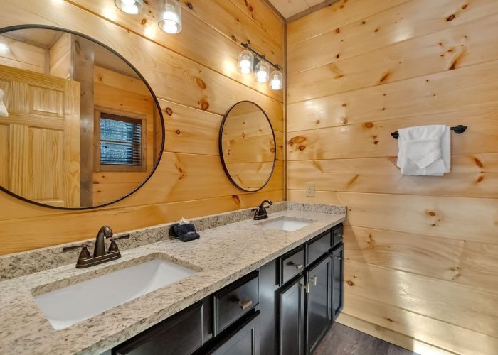 Private Master Bath in 6 bedroom cabin rental