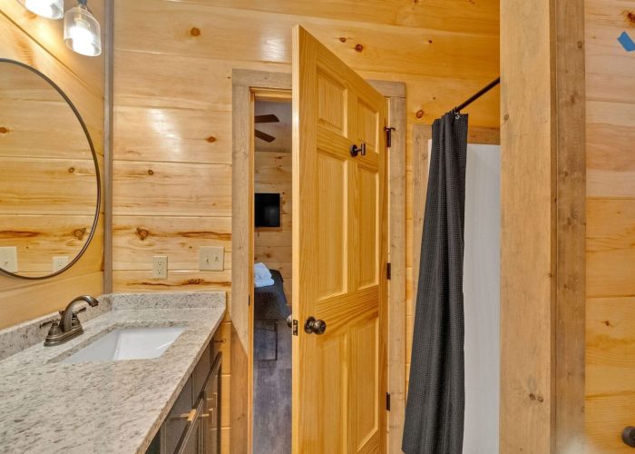 6 full bathrooms in premium Gatlinburg cabin
