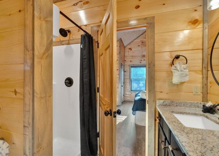6 and a half bathrooms in Gatlinburg cabin