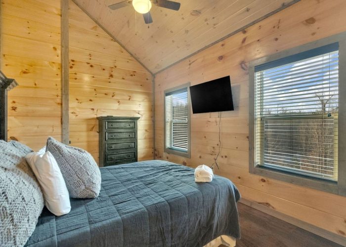 King bedroom with view in 6 bedroom cabin