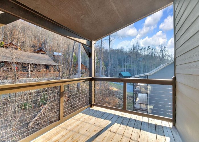 Gatlinburg cabin with 6 bedrooms and wooded view