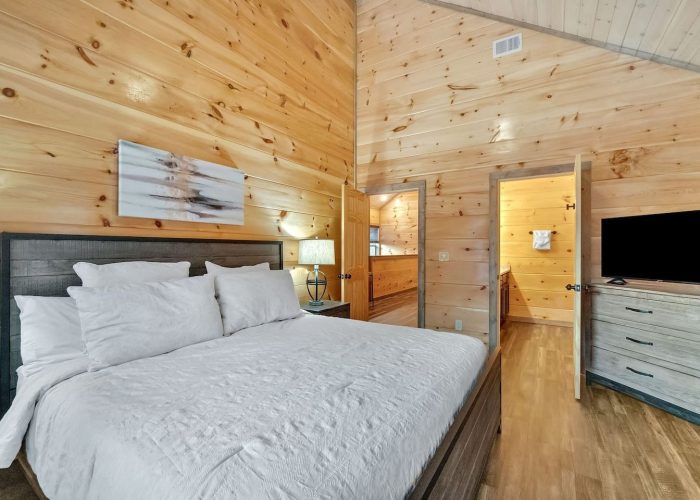 Premium Gatlinburg cabin with 3 Master bedrooms