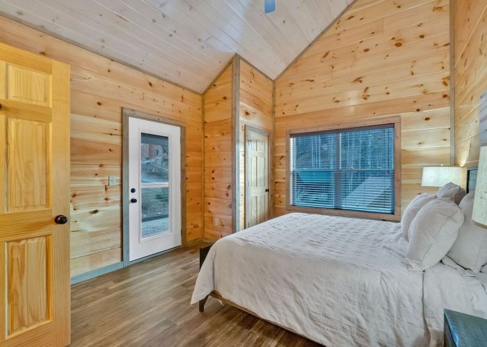 Cabin with Private deck off Master Bedroom