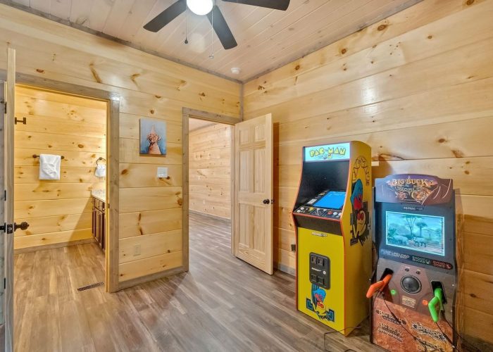 5 bedroom cabin with game room and arcades