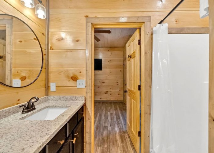 Gatlinburg cabin rental with 6 and a half baths