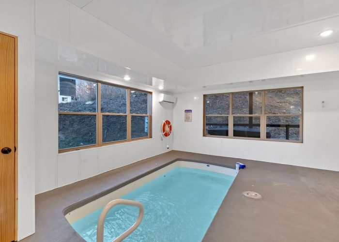 5 bedroom Gatlinburg cabin with indoor pool