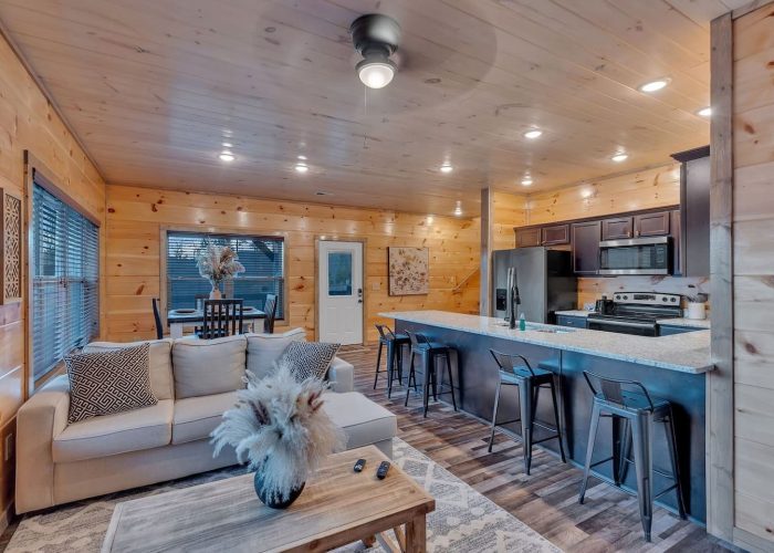 5 bedroom cabin with bar seating in kitchen