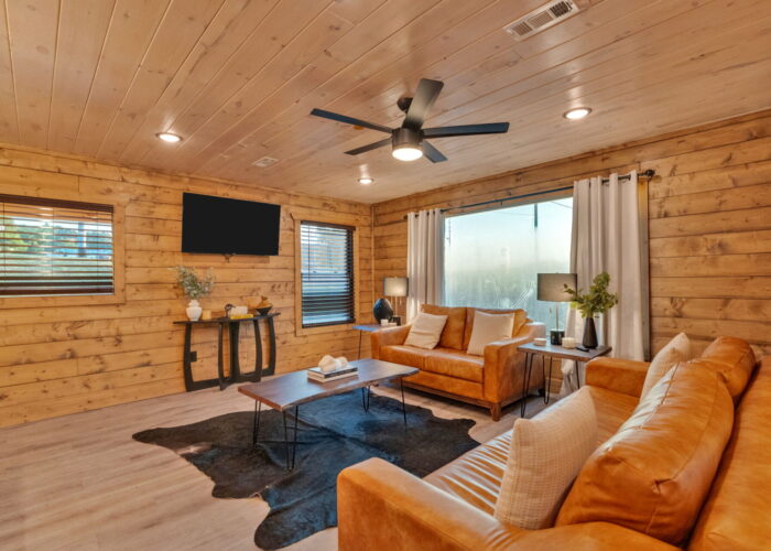 Top Notch (49) -Living room