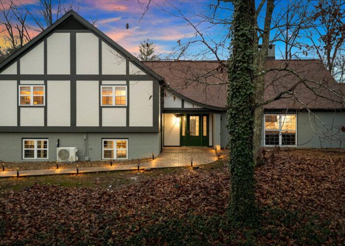 Whispering Pines (1) - Exterior