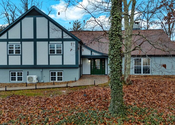 Whispering Pines (10) Exterior