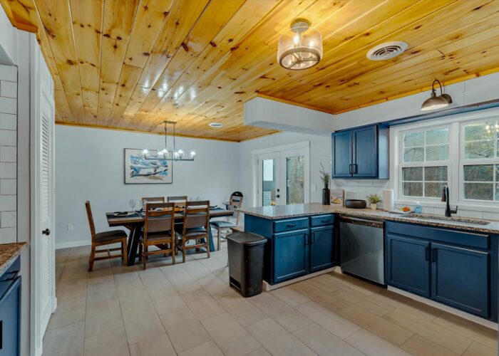 Whispering Pines (37) kitchen