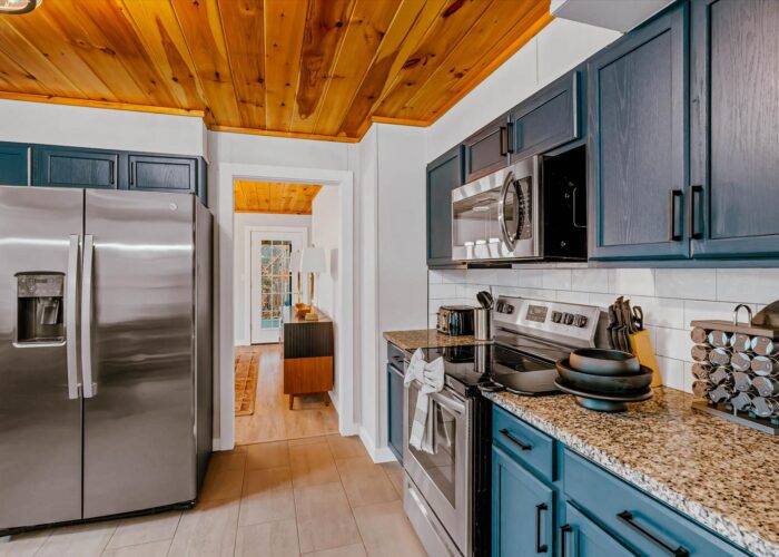 Whispering Pines (40) kitchen