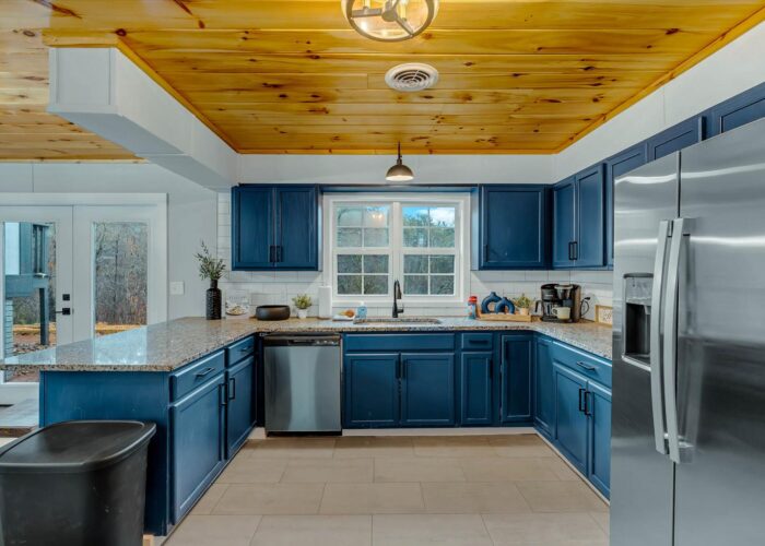 Whispering Pines (41) kitchen