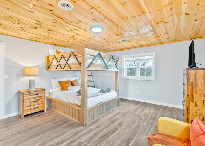 Whispering Pines (47) Bedroom