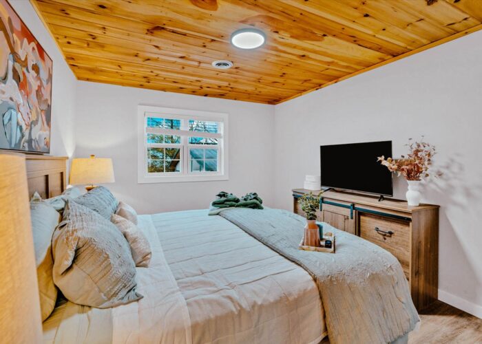 Whispering Pines (49) Bedroom