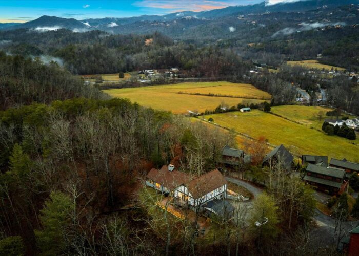 Whispering Pines (5) Mountain View