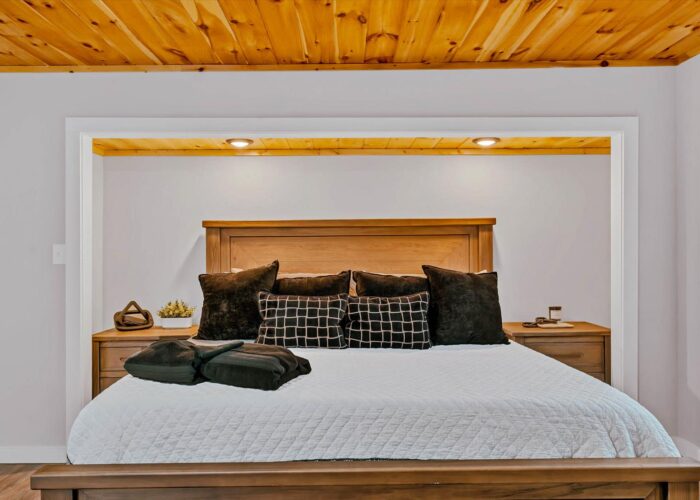 Whispering Pines (53) Bedroom