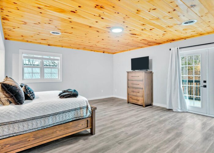 Whispering Pines (55) Bedroom