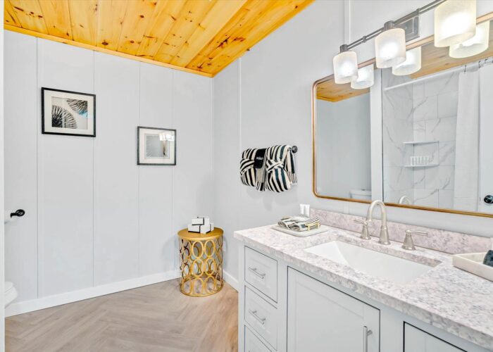 Whispering Pines (56) Bathroom