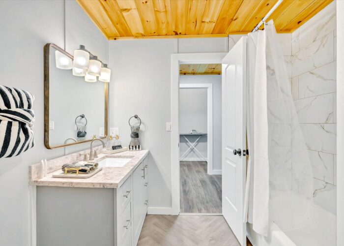 Whispering Pines (57) Bathroom