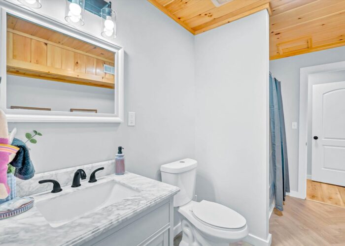 Whispering Pines (62) Bathroom